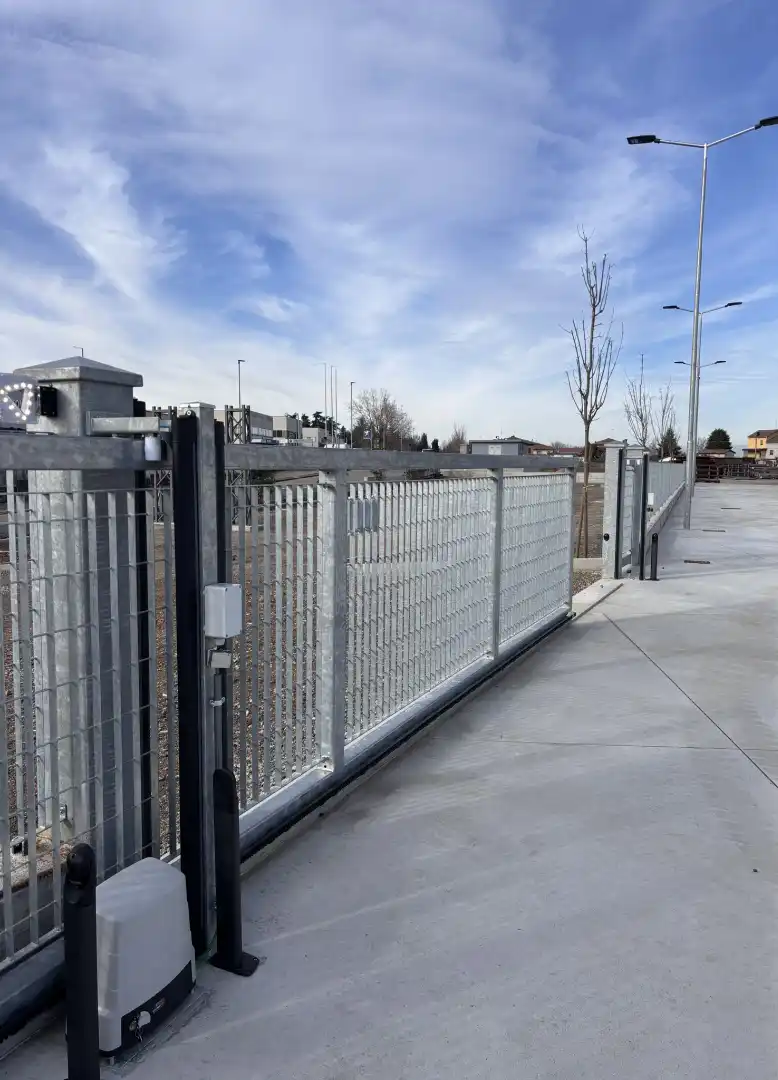 cancello-automatico-grigio